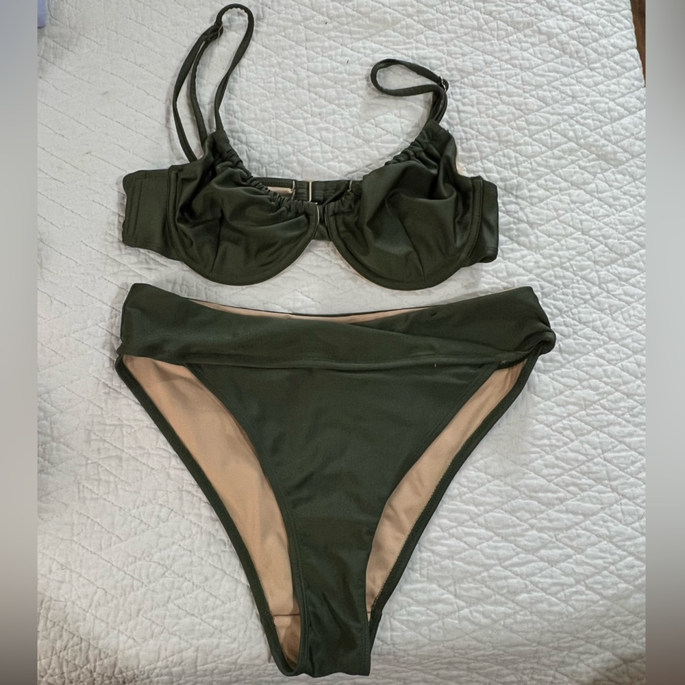 Cotton On half wire bikini top and matching high waisted bottoms